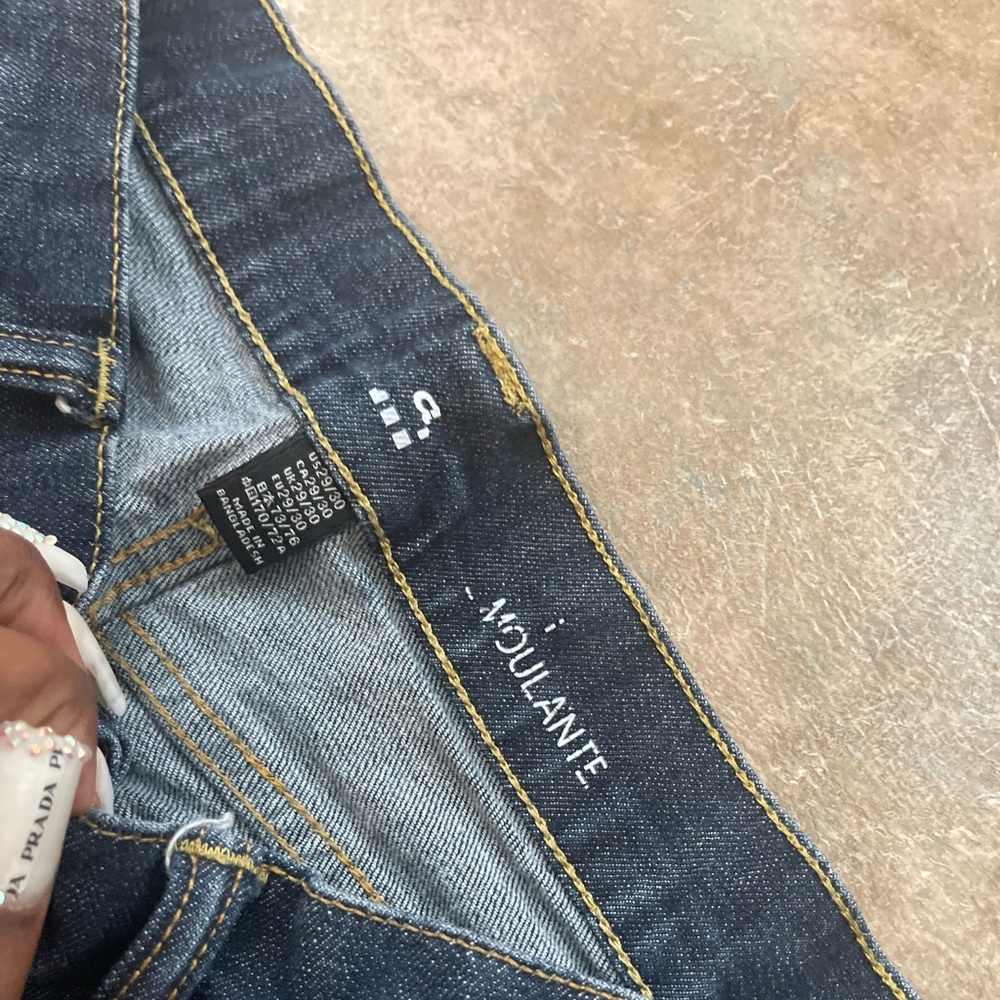 US size 29/30 don't know what Brand is but it's free with any two purchases